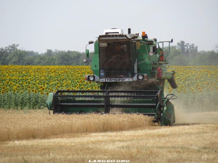 Комбайн Таганрог КЗС 3