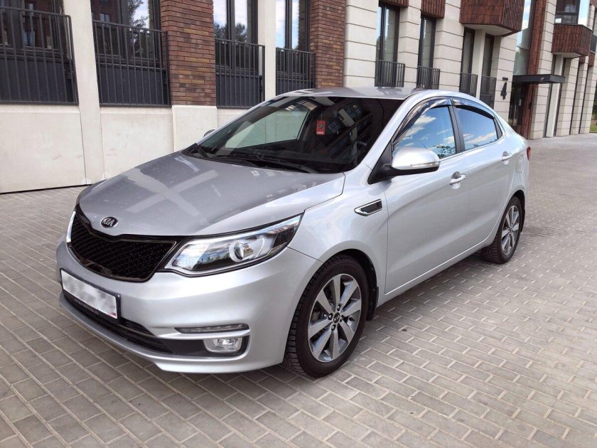 Kia Rio 2015 серебристый