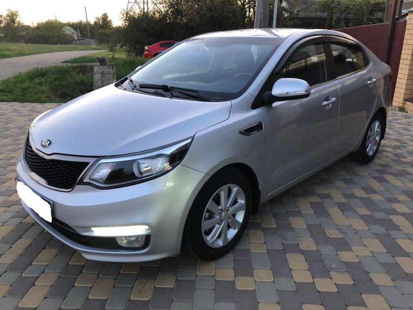 Kia Rio 2016 серебристый