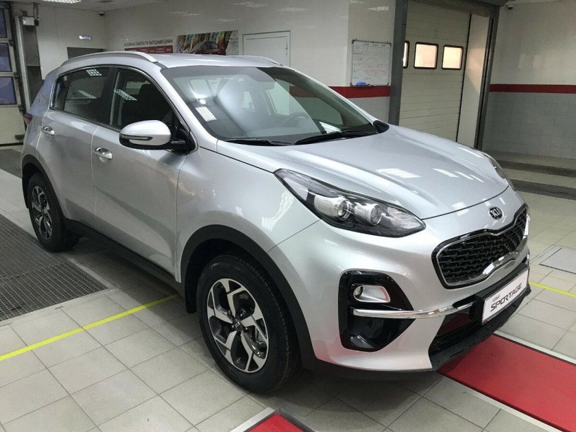 Kia Sportage 2018 серебристый