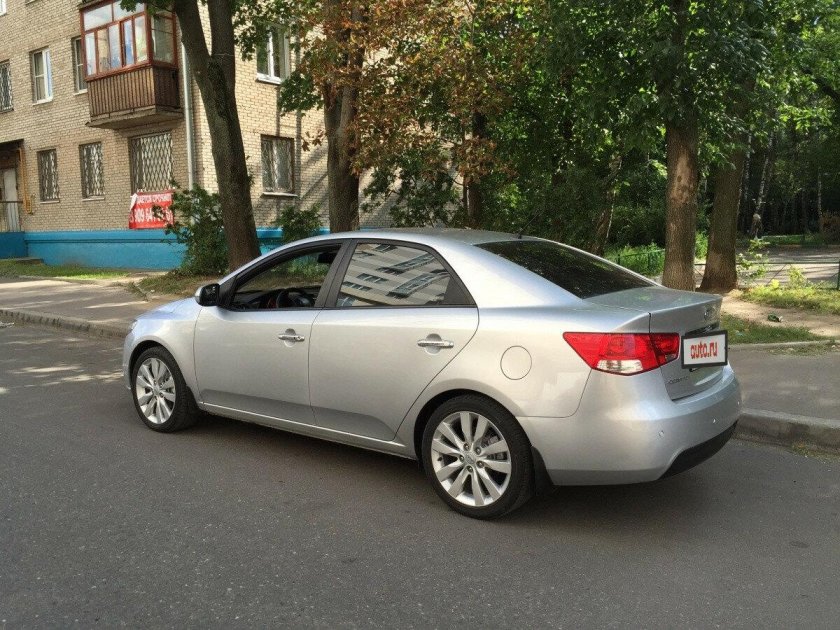 Серебристая Киа Церато 2