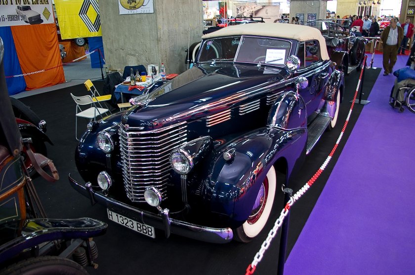 Свечи короткая юбка резьба на Кадиллак 1938 года