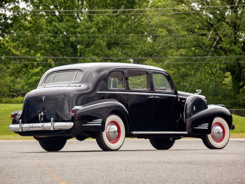 1939 Cadillac v-16