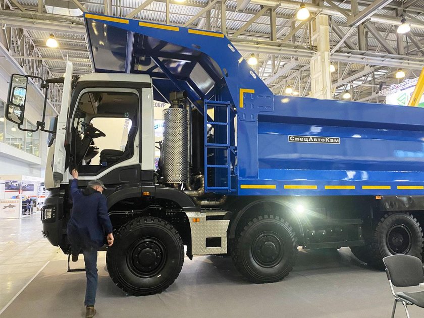 КАМАЗ 65807 карьерный самосвал