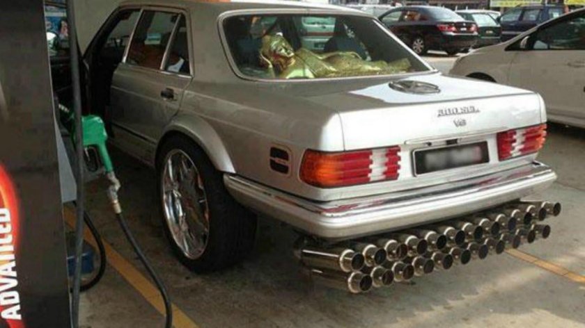 Огромная выхлопная труба