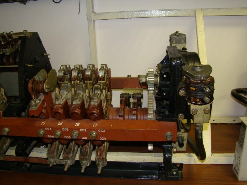 Реверсивно тормозной переключатель 1п-004у2