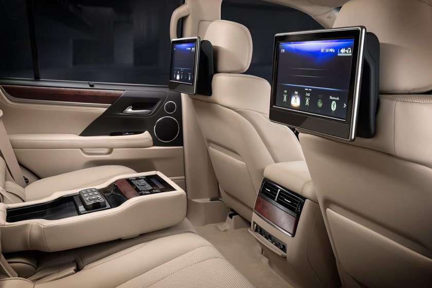 Lexus LX 570 интерьер