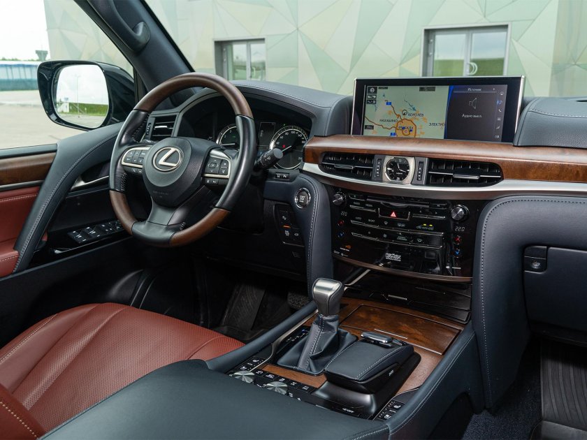 Lexus LX 570 2016 салон