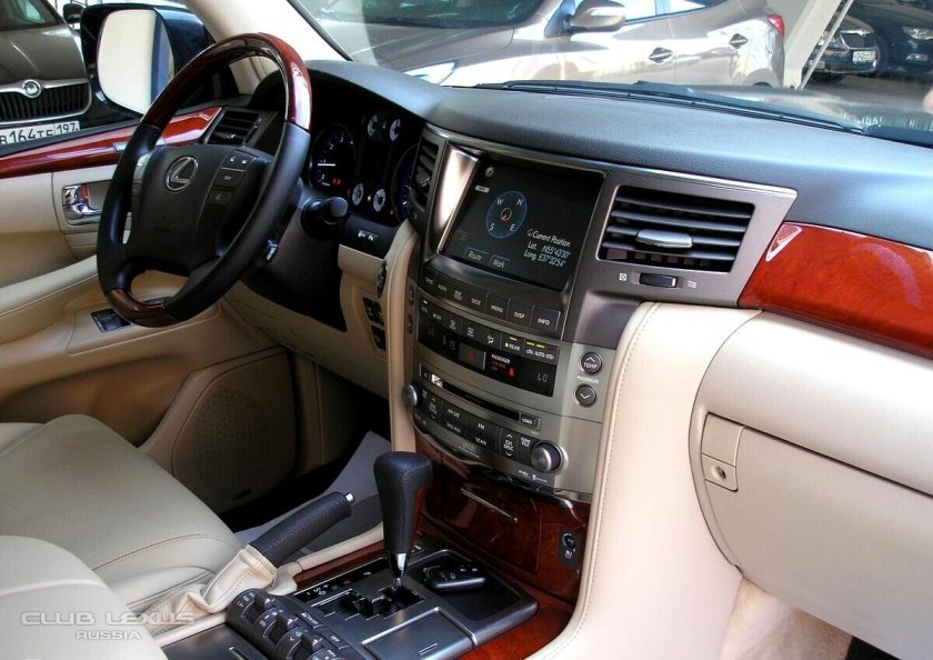 Lexus LX 570 2009 салон