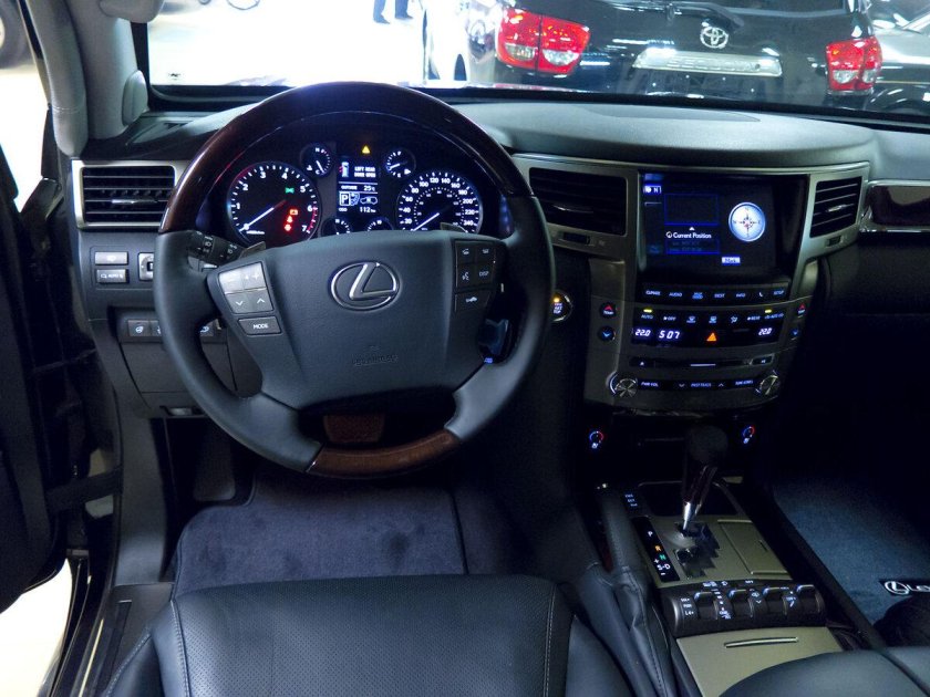 Lexus LX 570 2014 салон