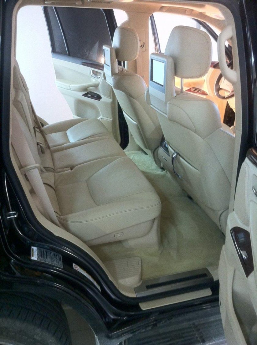 Lexus LX 570 белый салон