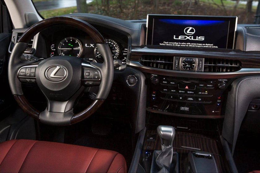 Lexus LX 570 2022 салон
