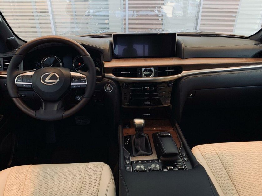 Lexus LX 570 2017 салон