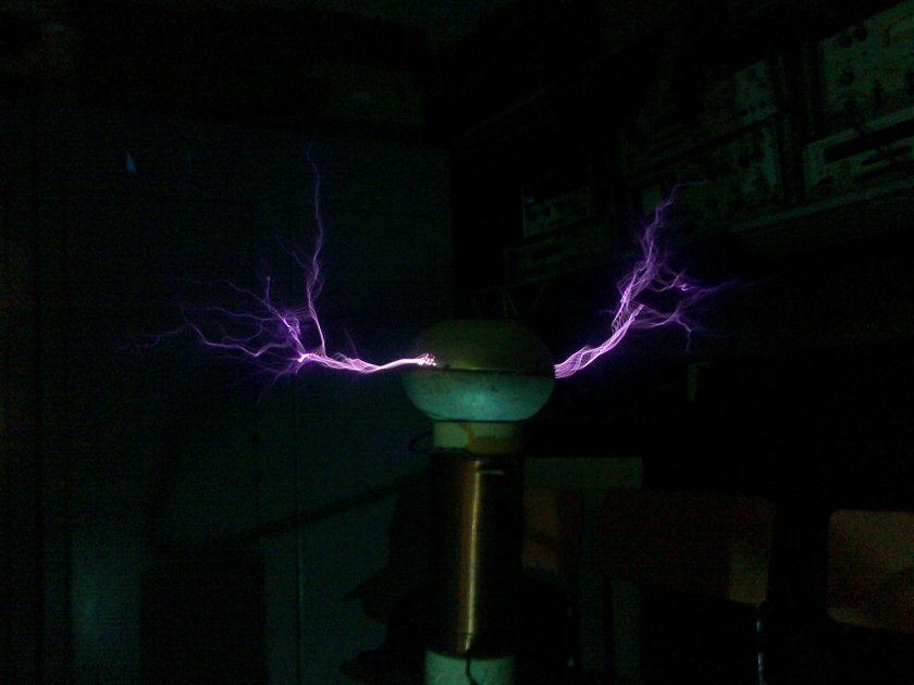 Катушка Тесла коронный разряд