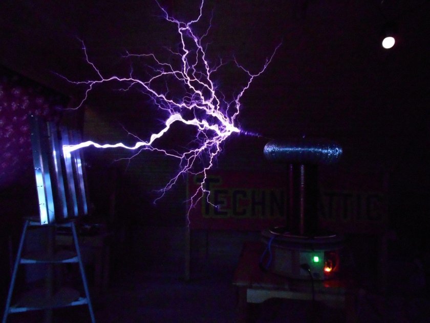 SCP катушка Тесла