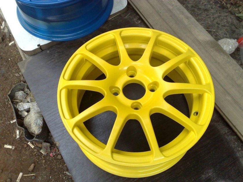 Желтая порошковая краска