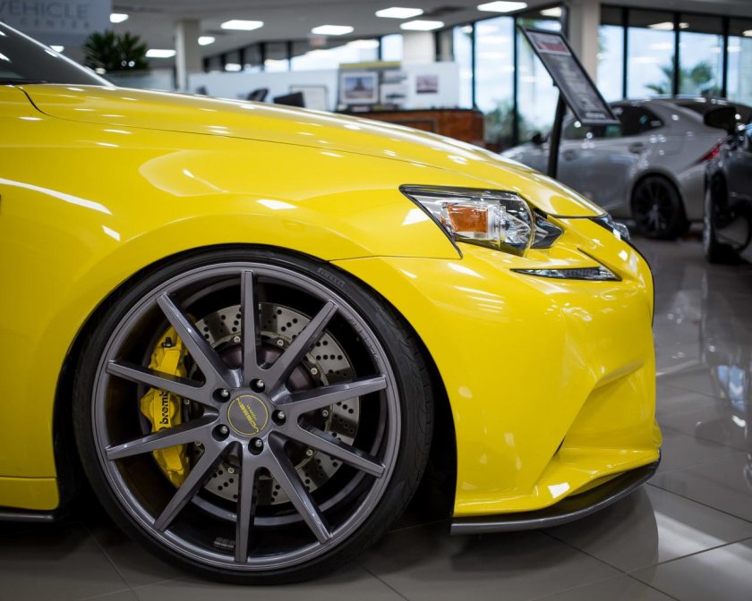 Is 250 с желтыми Lexus