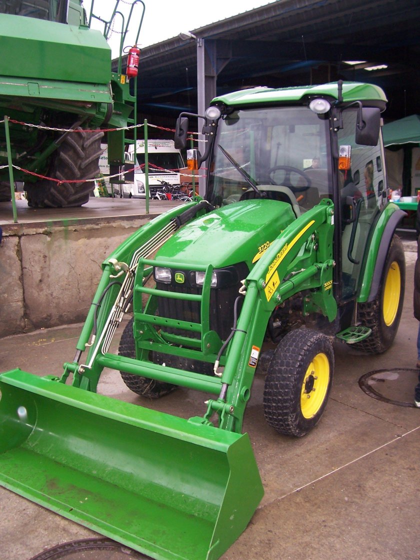 John Deere 3720