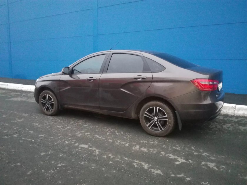 Литые диски на Лада Веста r15