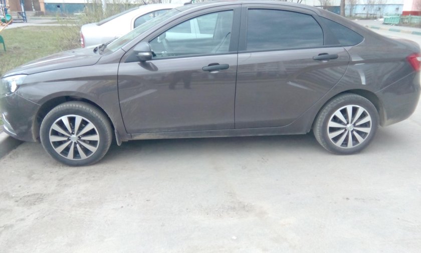 Литые диски на Лада Веста r15