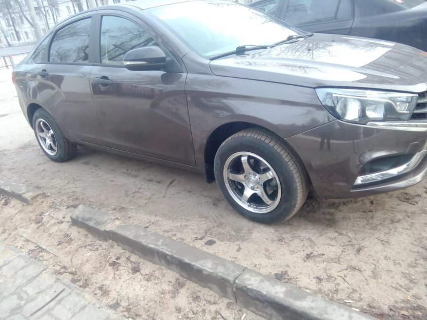 Литые диски на Лада Веста r15