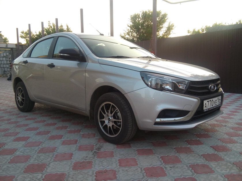 Лада Веста r15