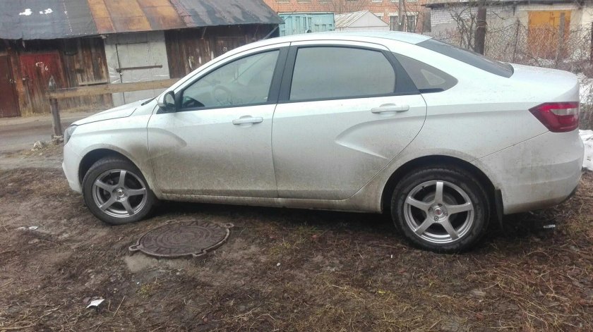 Лада Веста седан на дисках r15