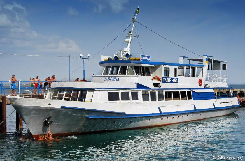 Теплоход Таврика