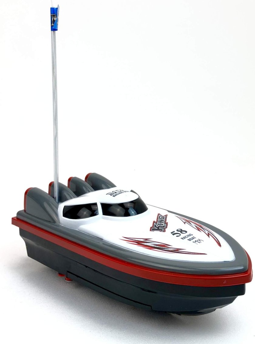 Радиоуправляемый катер