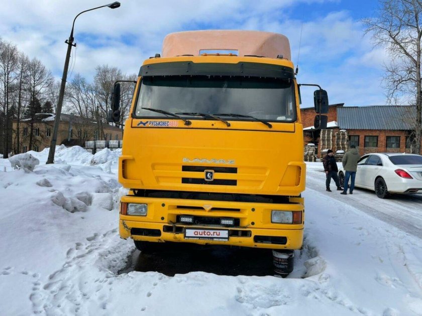КАМАЗ 5460 желтый