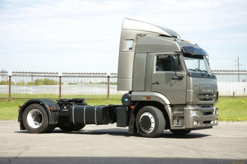 КАМАЗ-5460 седельный тягач