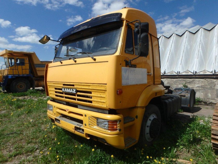 КАМАЗ 5460 желтый