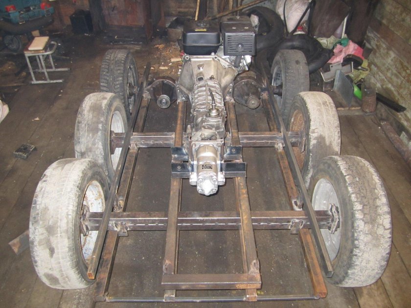 Бортоповоротный трактор 4х4