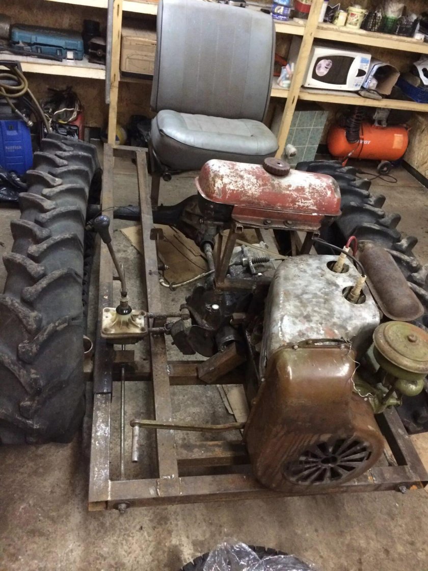 Гусеничный мини трактор с уд 2 м 1