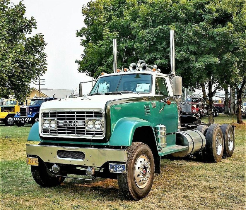 Грузовики GMC 9500