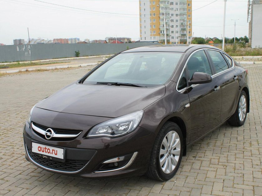 Опель Астра 2013 седан 1.6