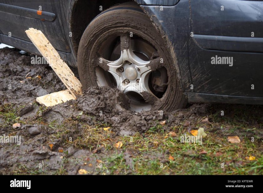 Колесо в грязи