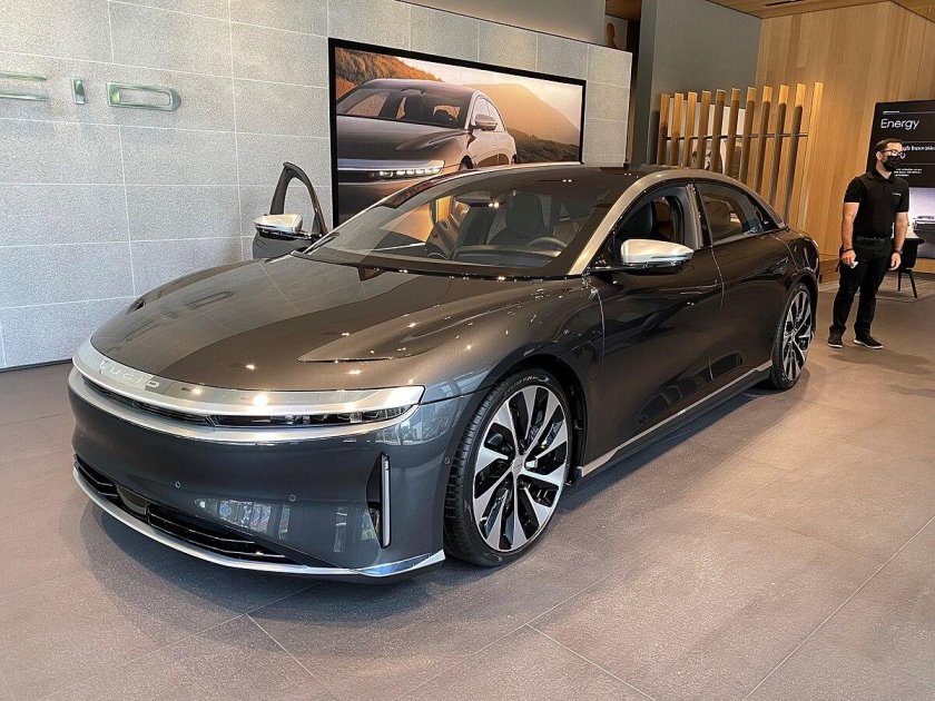 Электромобиль Lucid Air 2021