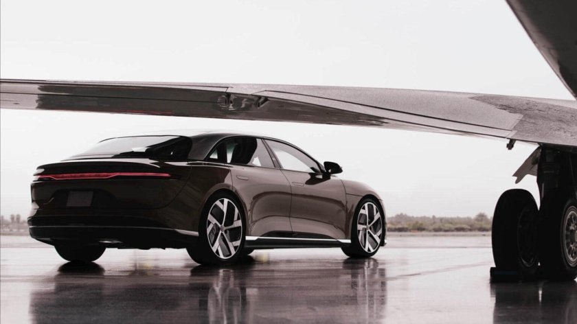 Электромобиль Lucid Air 2022