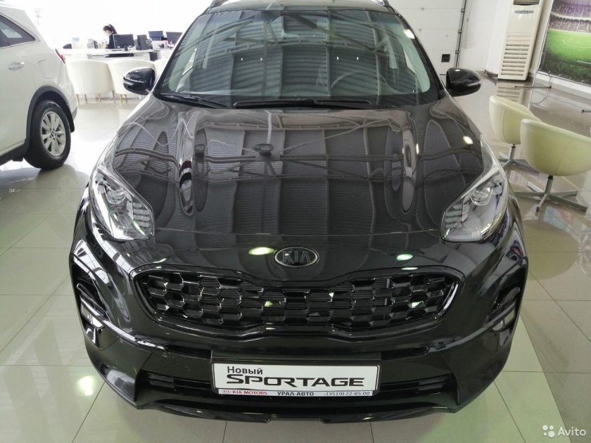 Оригинальное лобовое стекло на Киа Спортейдж 2021 Блэк эдишн