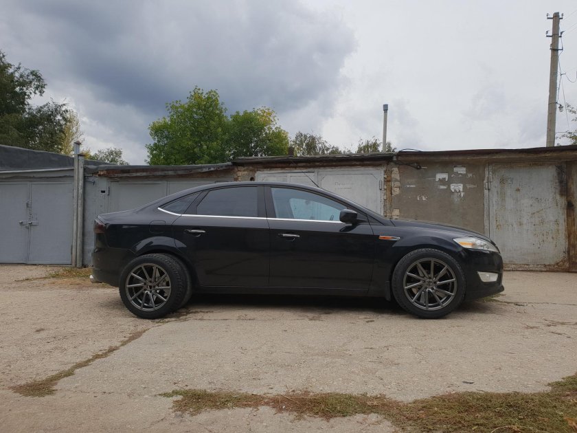 Ford Mondeo 5 черные диски
