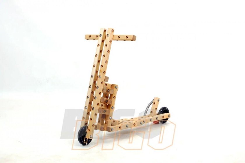 Самокат из конструктора