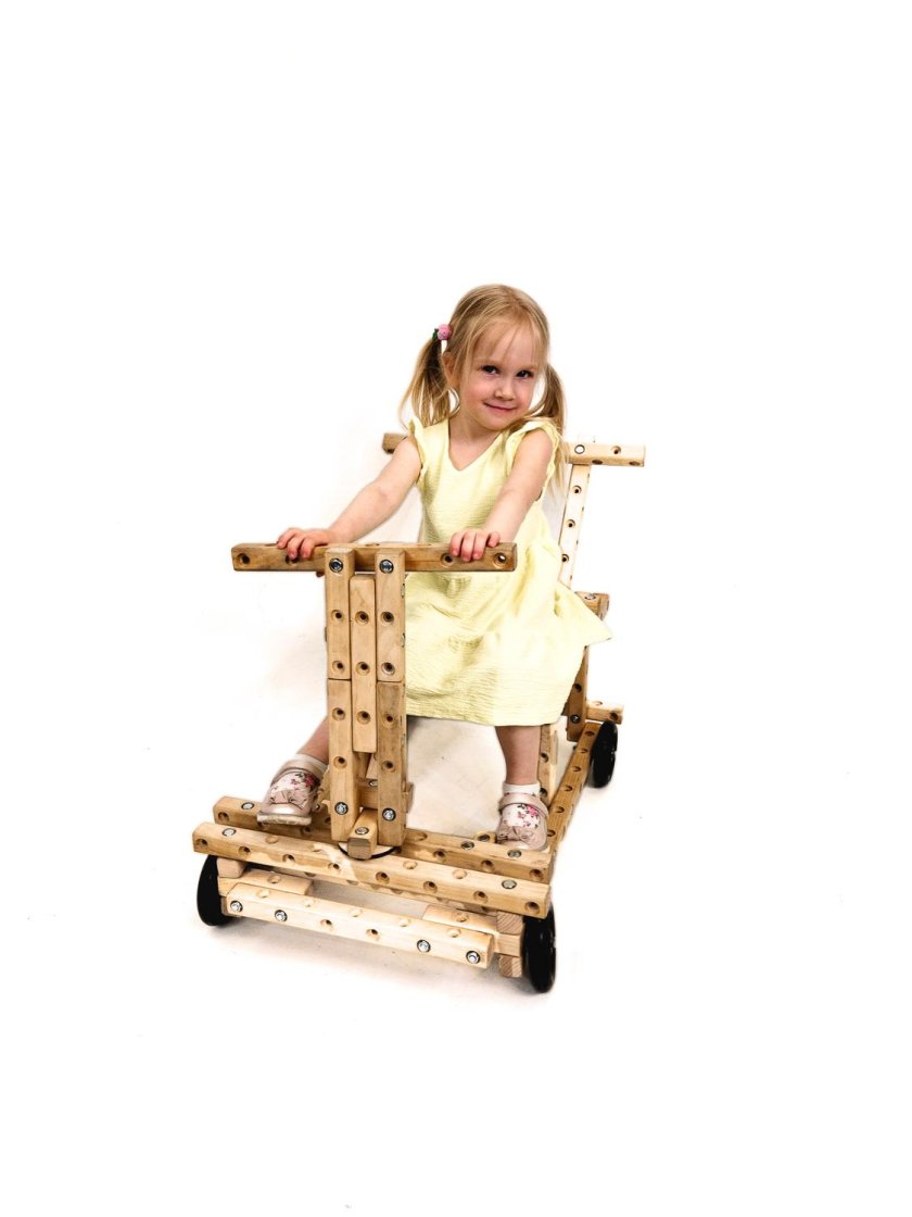 Масштабный деревянный конструктор