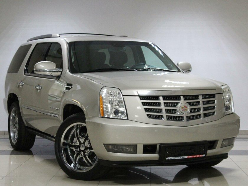 Кадиллак Эскалейд серебряный