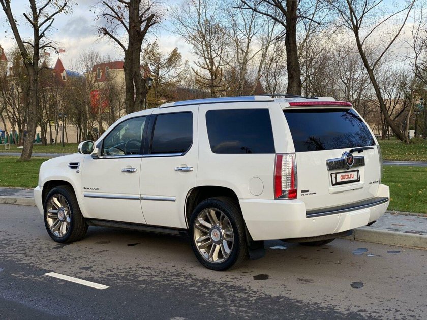Кадиллак Эскалейд 2009 года