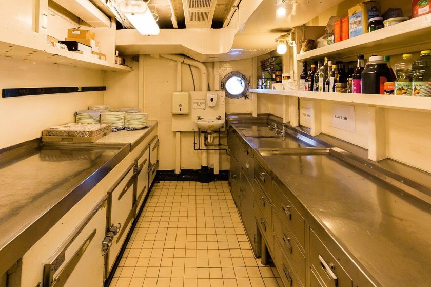 Судовая кухня камбуз