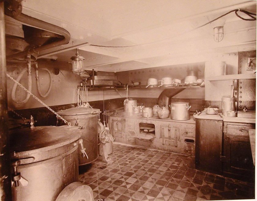 Плавучий госпиталь Орел