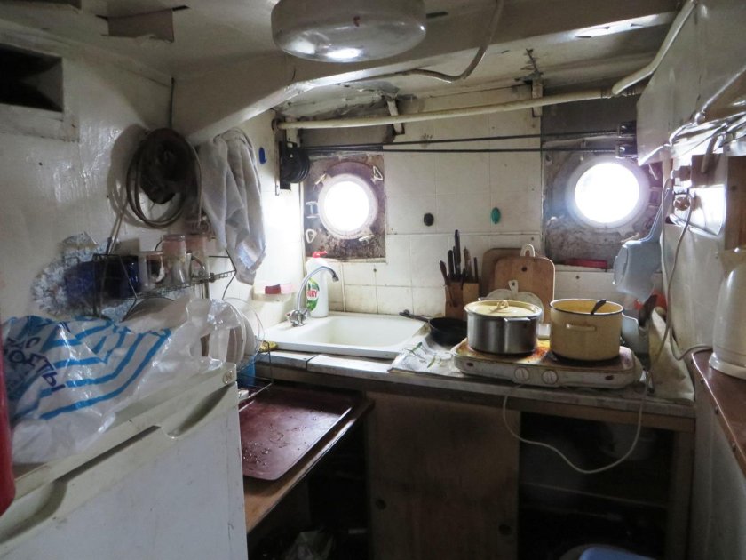 Катер Ярославец каюты