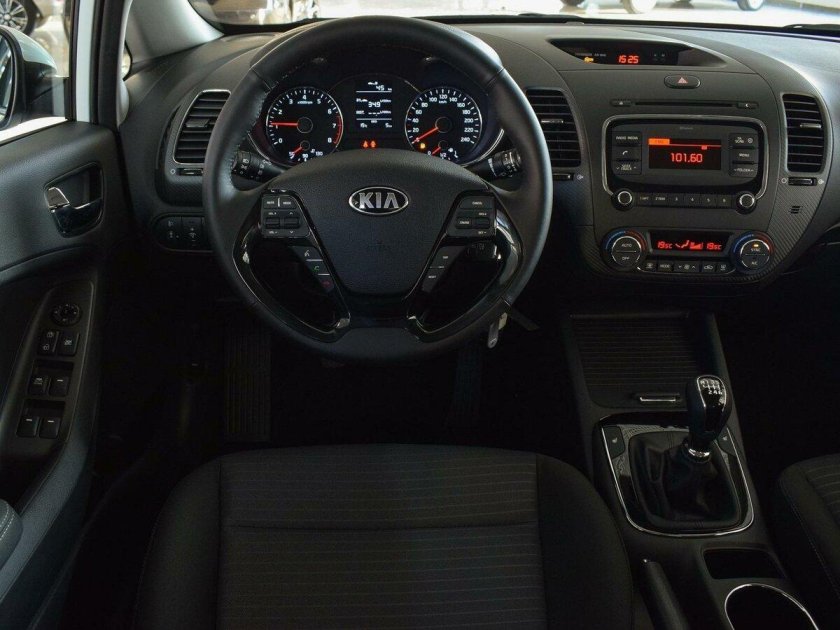 Kia Cerato 3 салон