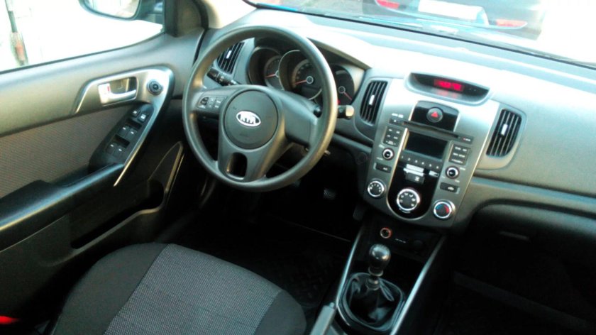 Kia Cerato 2011 салон